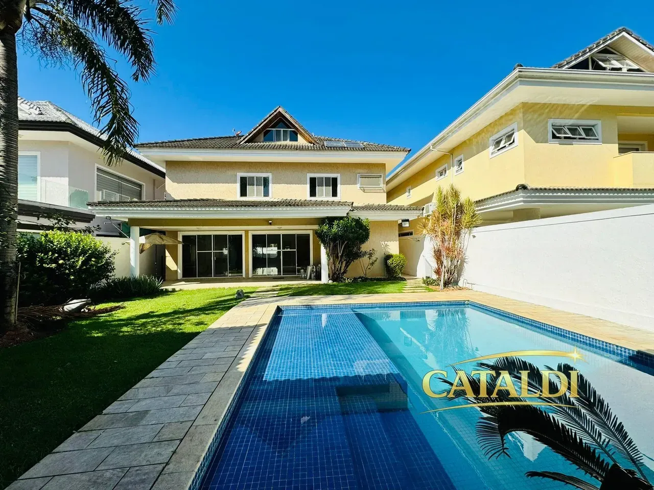 Furnished house, 400 m², with floor-to-ceiling windows — photo 4
