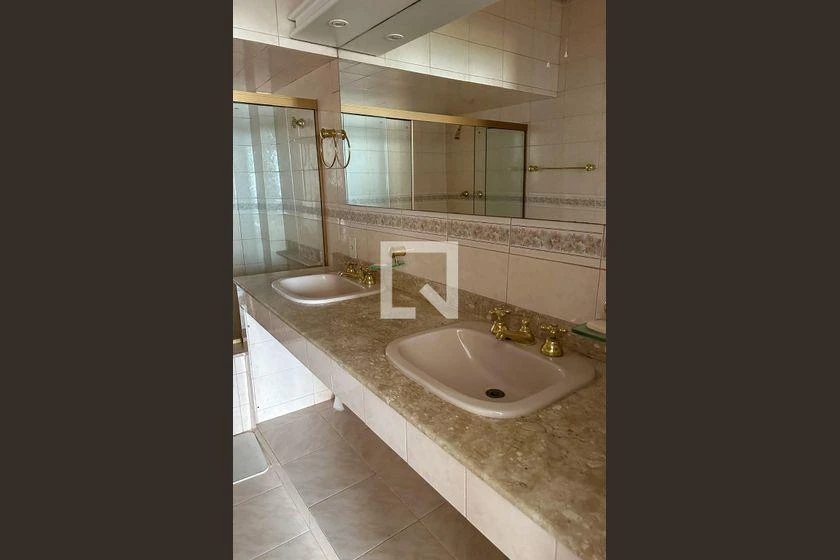 4-bedroom rental apartment with 225 m² and parking — photo 38