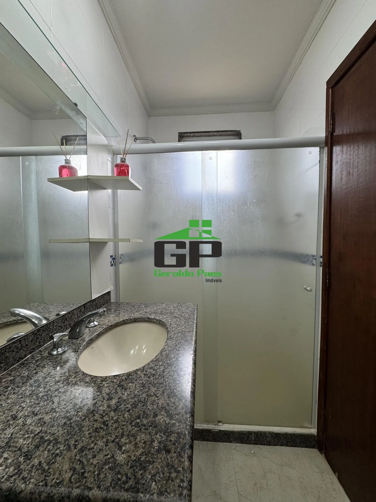 Casa com 5 quartos e 5 banheiros, cozinha fechada — photo 22