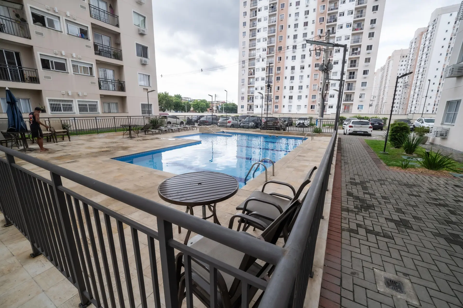 2-bedroom apartment in a building with a gym — photo 13
