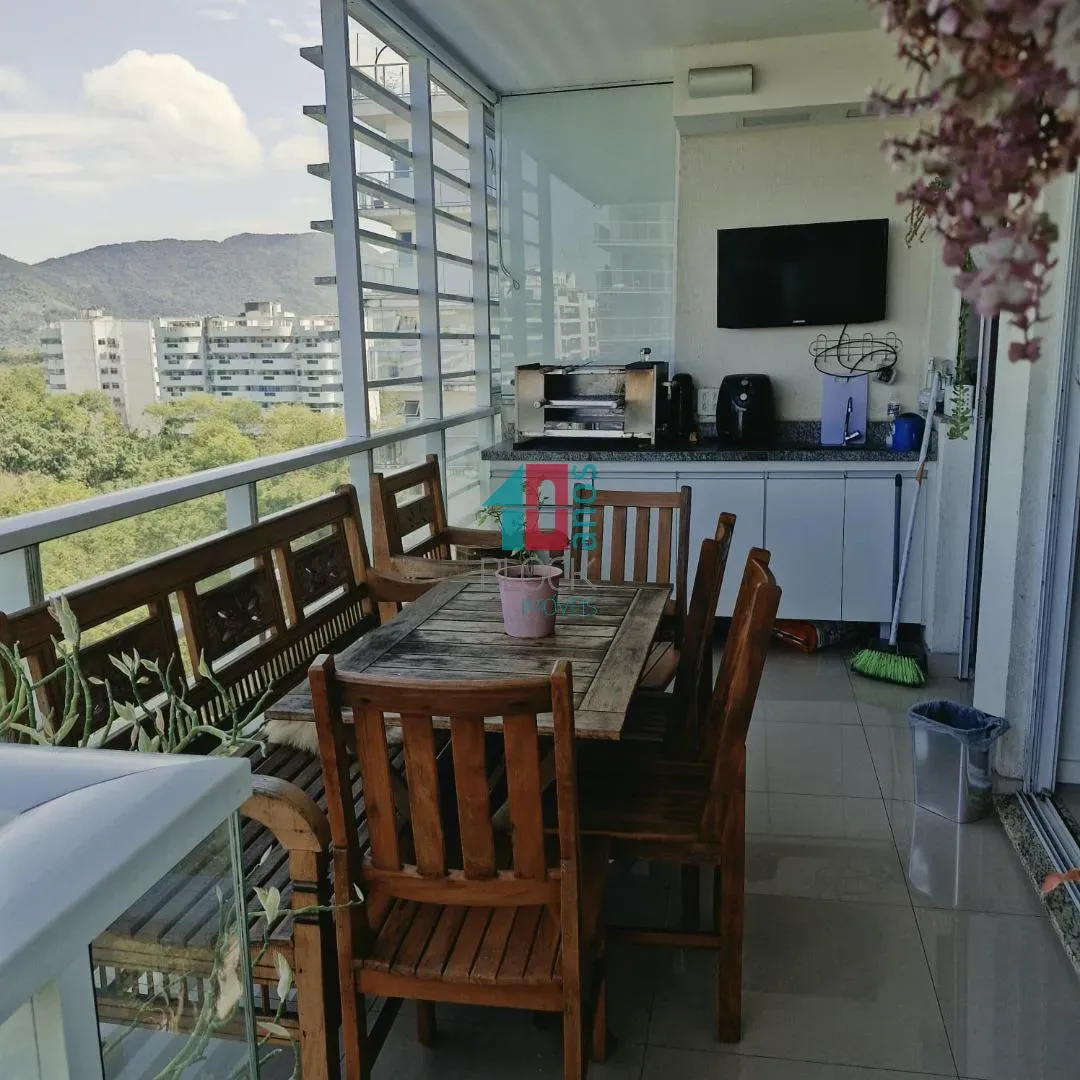3-bedroom apartment in a building with a gym — photo 4