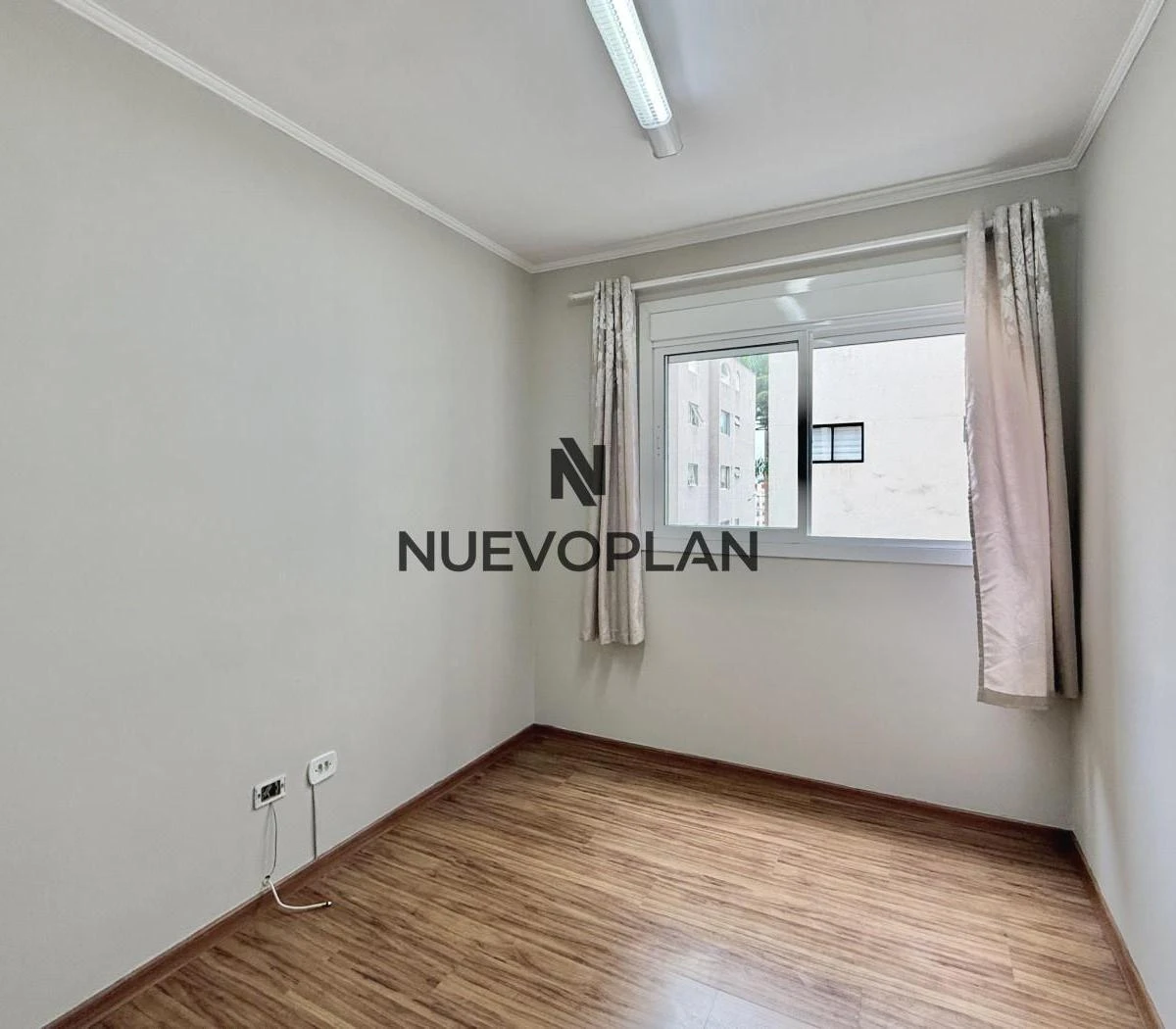 Wood or laminate floors in a 3-bedroom apartment, 78 m² — photo 13