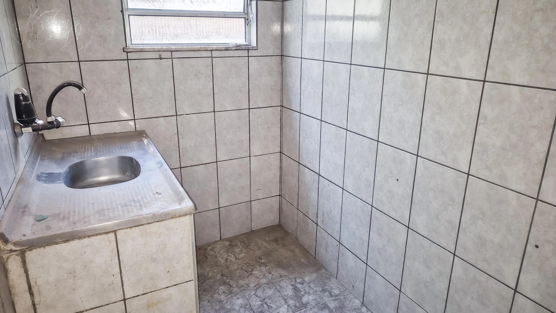 House with 2 bedrooms and a washing machine — photo 2