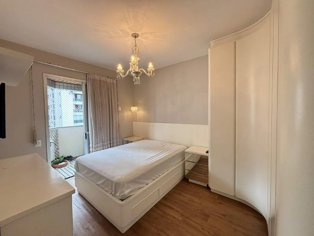 3-bedroom apartment in a building with a gym — photo 11