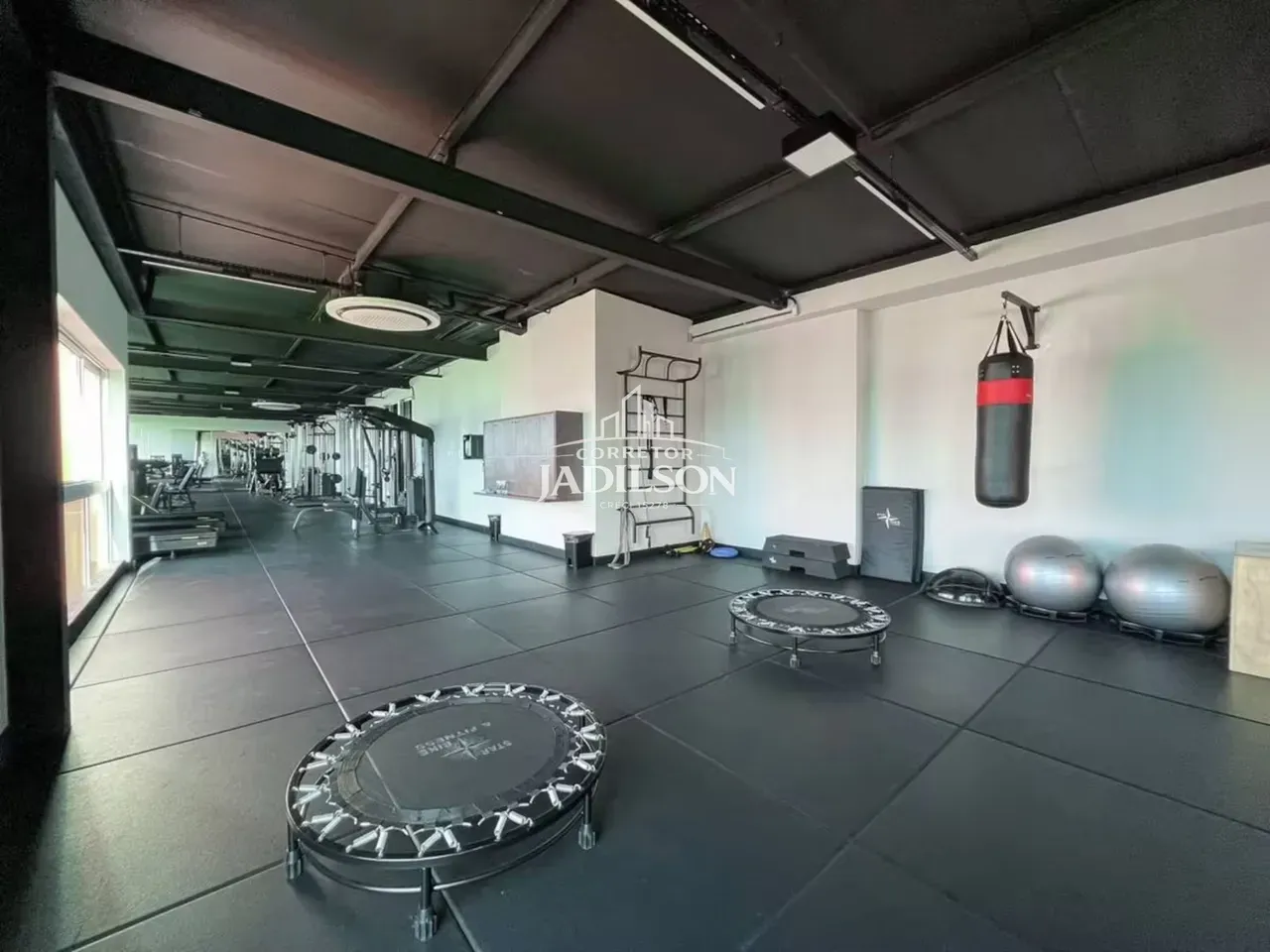 2-bedroom apartment in a building with a gym — photo 27