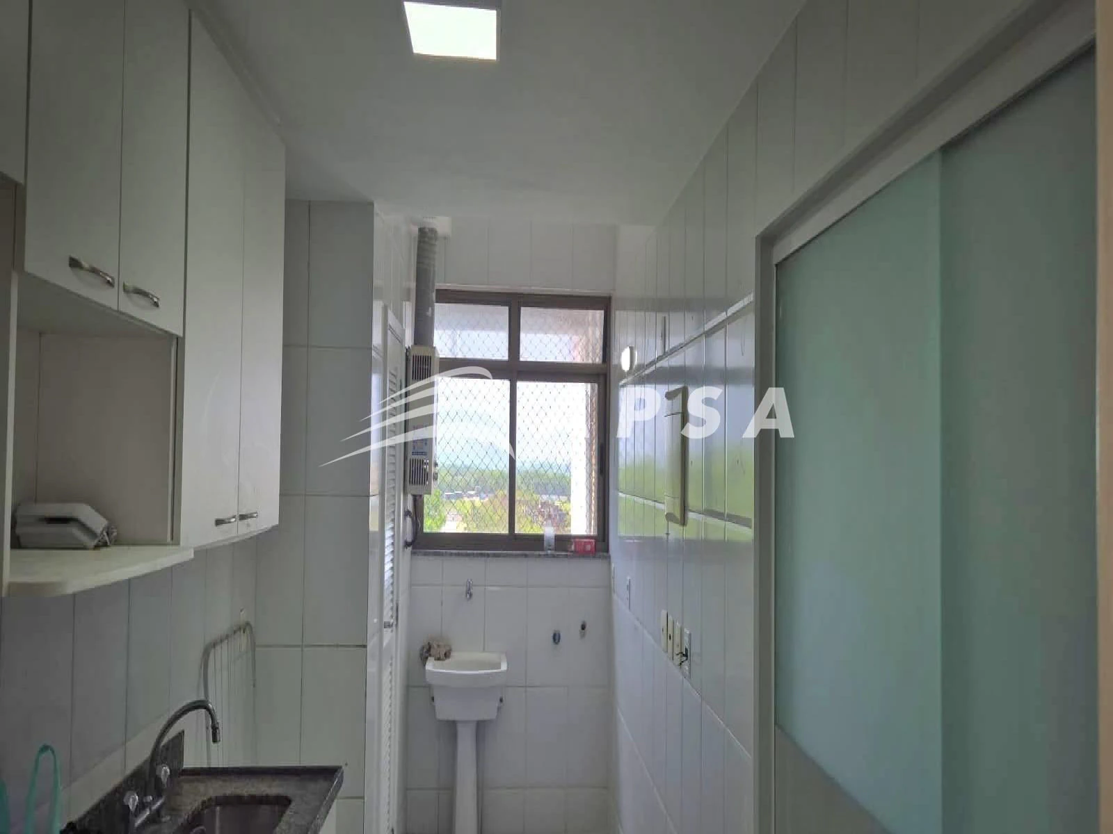Glass-enclosed balcony in a 3-bedroom apartment, 91 m² — photo 18