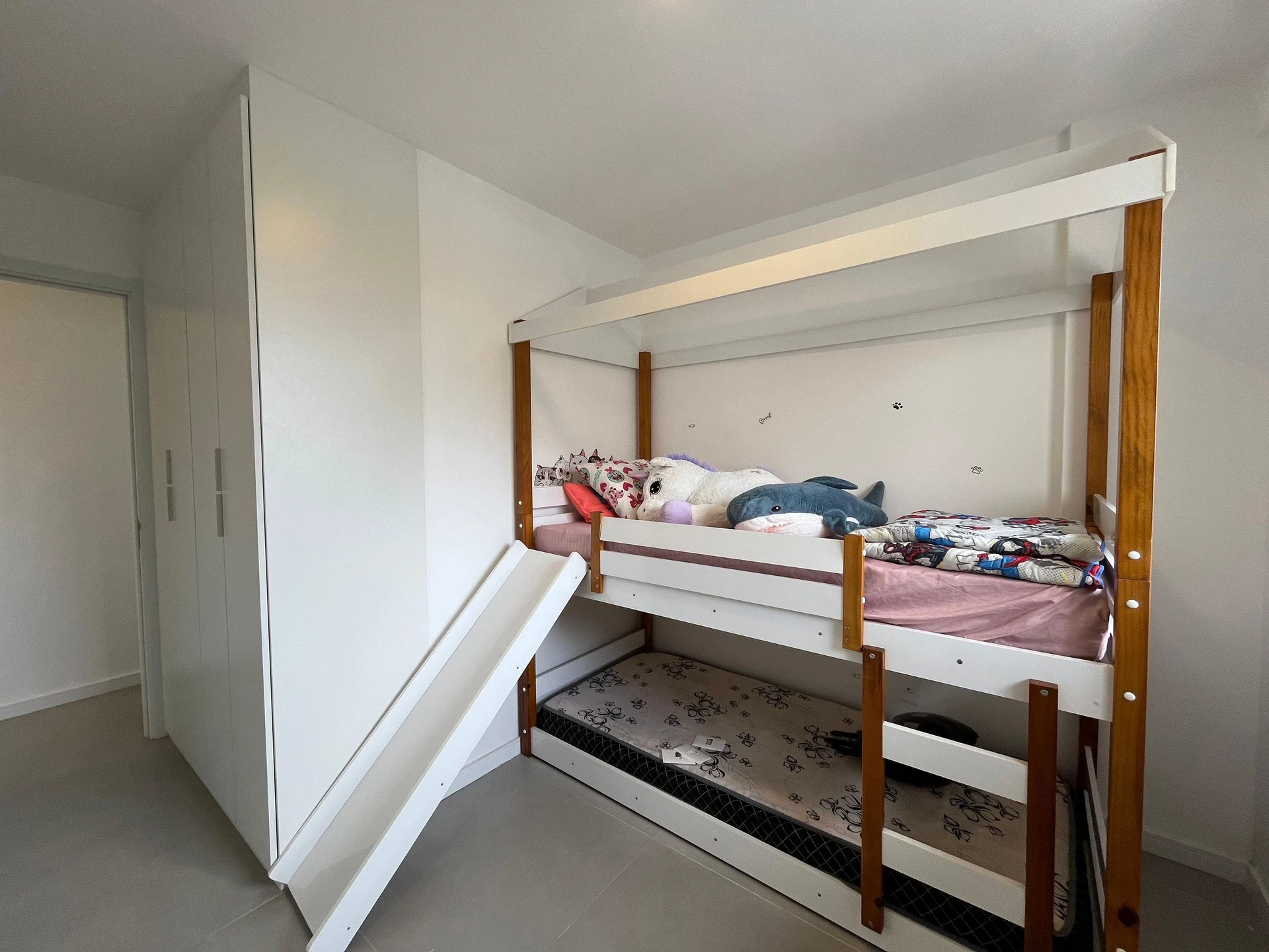 Furnished apartment, 89 m², with a glass-enclosed balcony — photo 30
