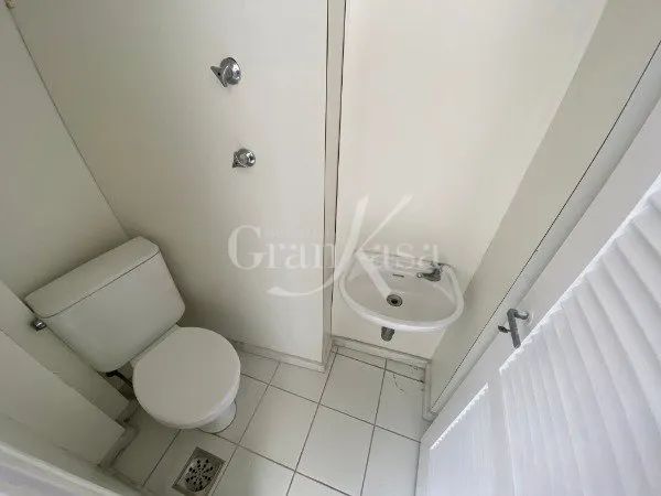 One-bedroom apartment in a building with a sauna — photo 11