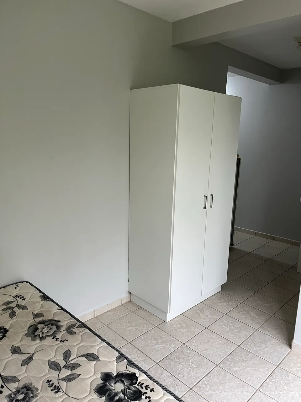 Furnished studio with balcony, bedroom and bathroom — photo 11