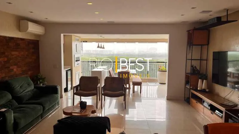 Furnished 4-bedroom apartment with open-plan gas kitchen