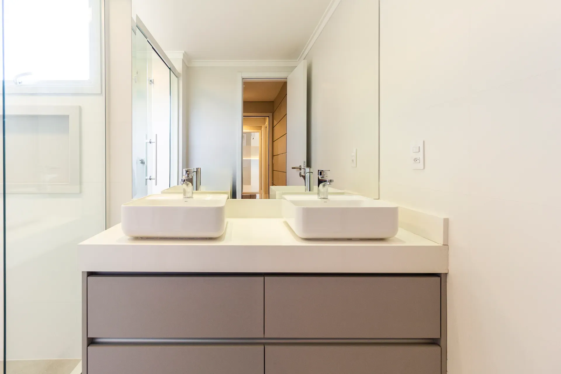 Unfurnished 4-bedroom apartment with 5 bathrooms — photo 73