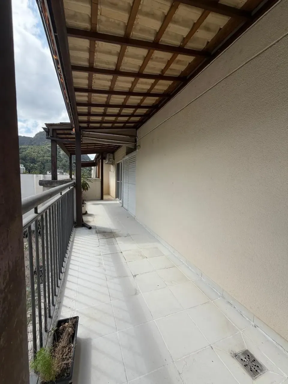 4-bedroom apartment with a closed-in balcony — photo 13