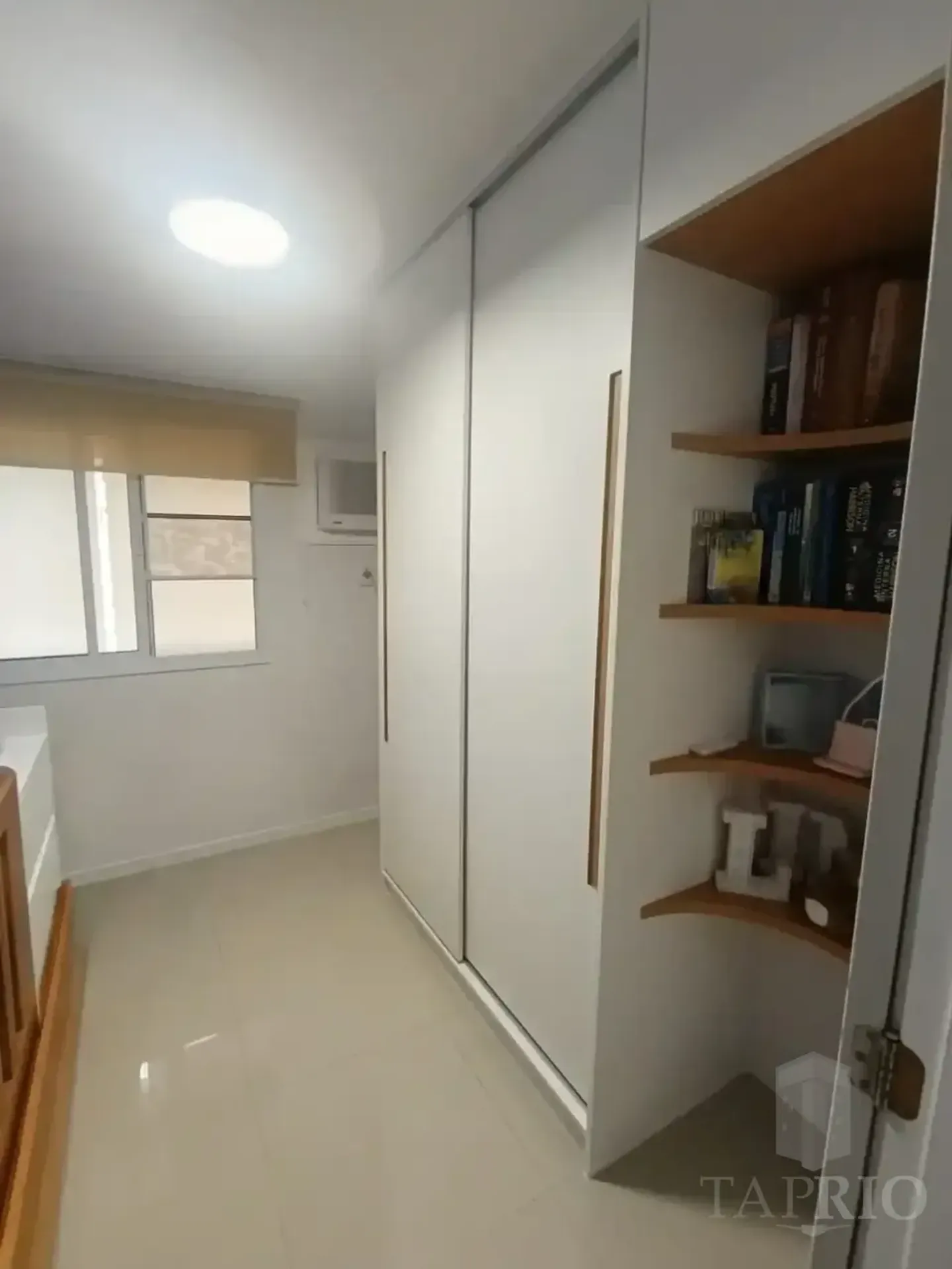 Glass-enclosed balcony in a 2-bedroom apartment, 69 m² — photo 13