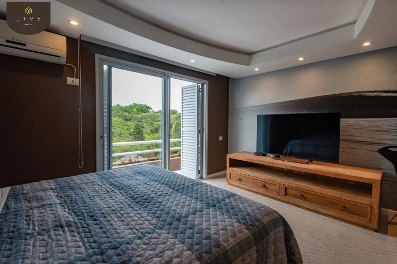 House with 4 bedrooms and mountain view — photo 13