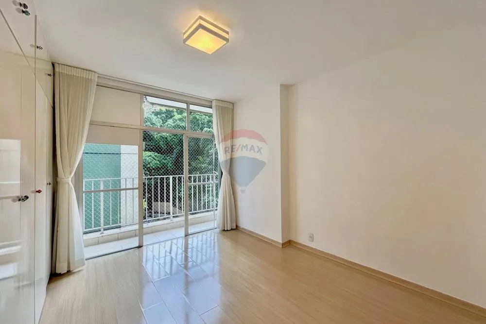 3-bedroom apartment with a mountain view in Rio de Janeiro — photo 3
