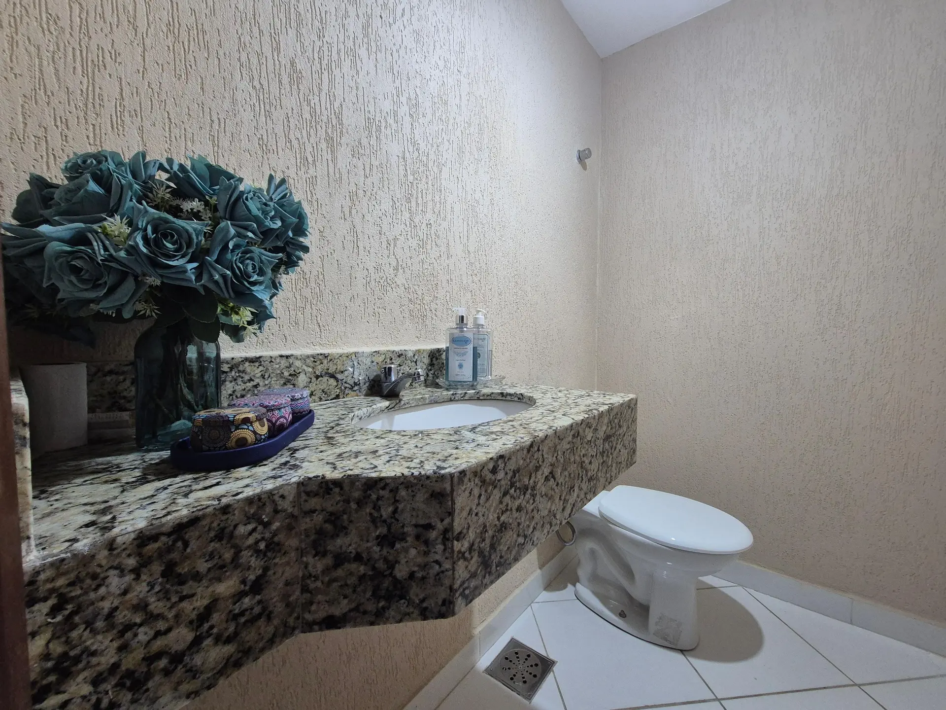 Furnished house with 4 bedrooms and a balcony — photo 62