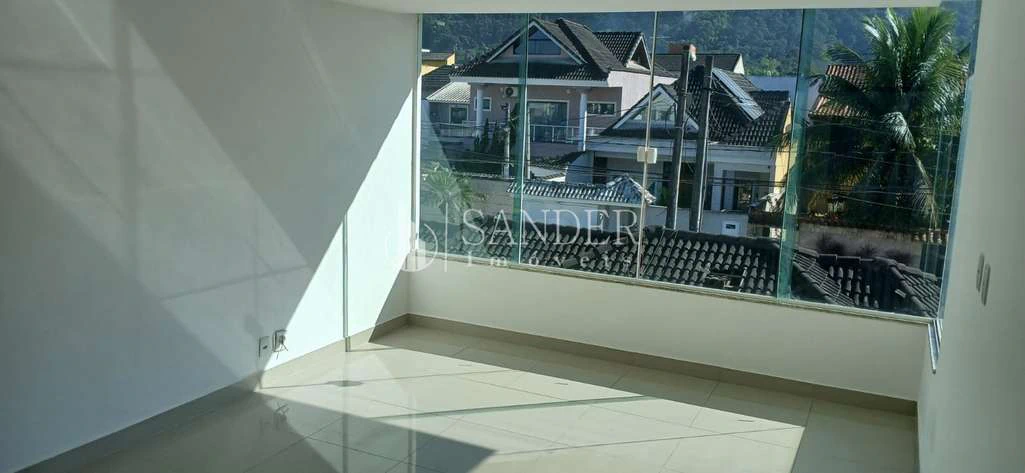 Condo house with gas kitchen and 4 bedrooms