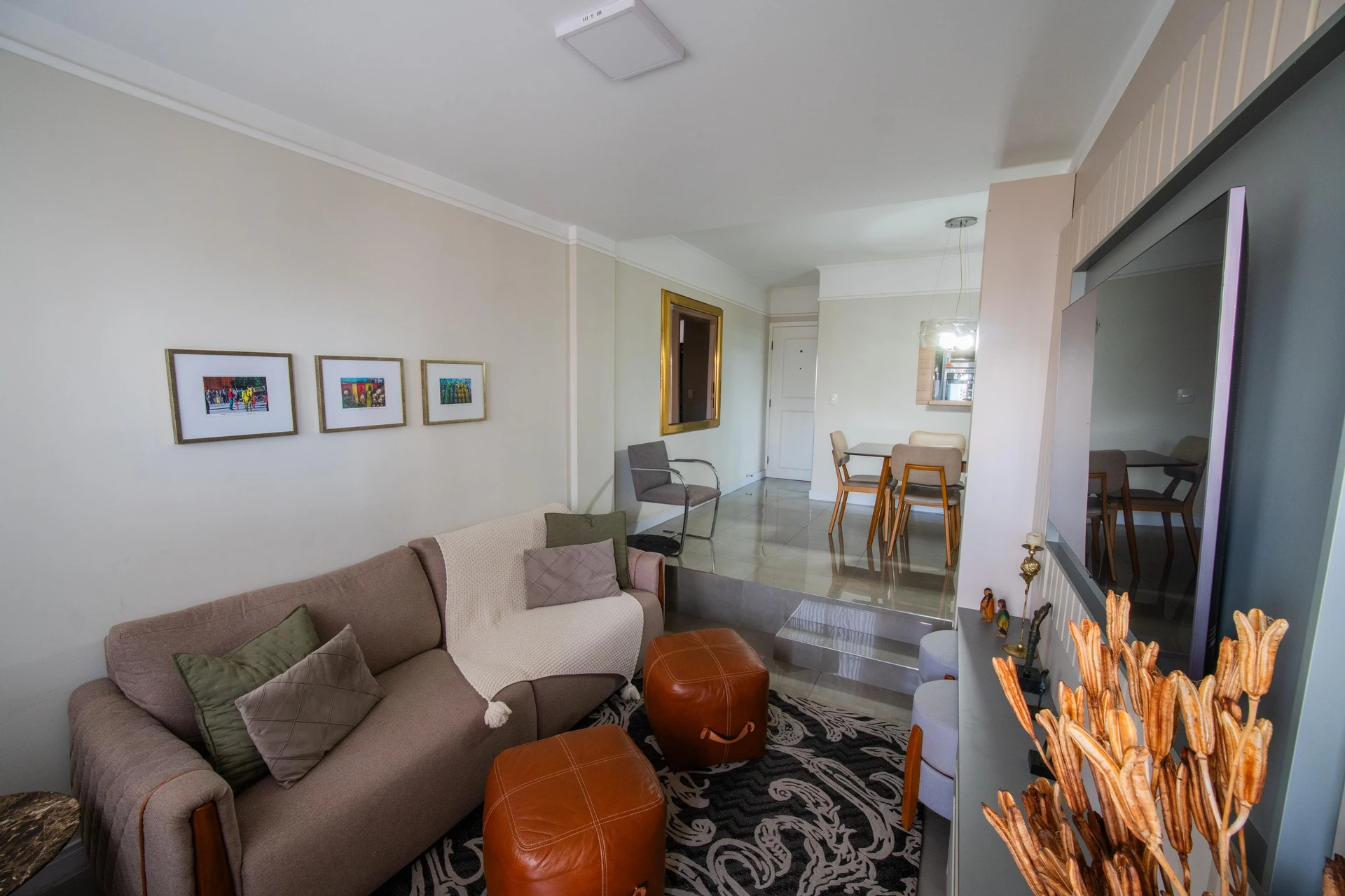 Walk-in closet in a 2-bedroom apartment, 91 m² — photo 19