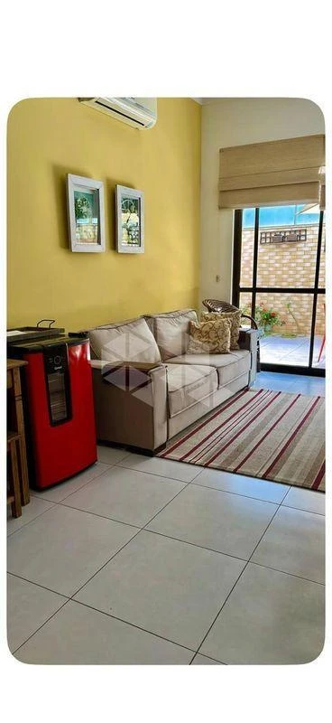 3-bedroom apartment in a building with a pool