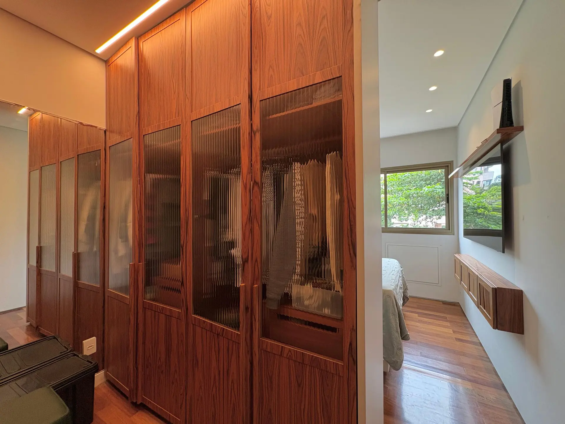 Furnished apartment, 100 m², with a grill on the balcony — photo 36