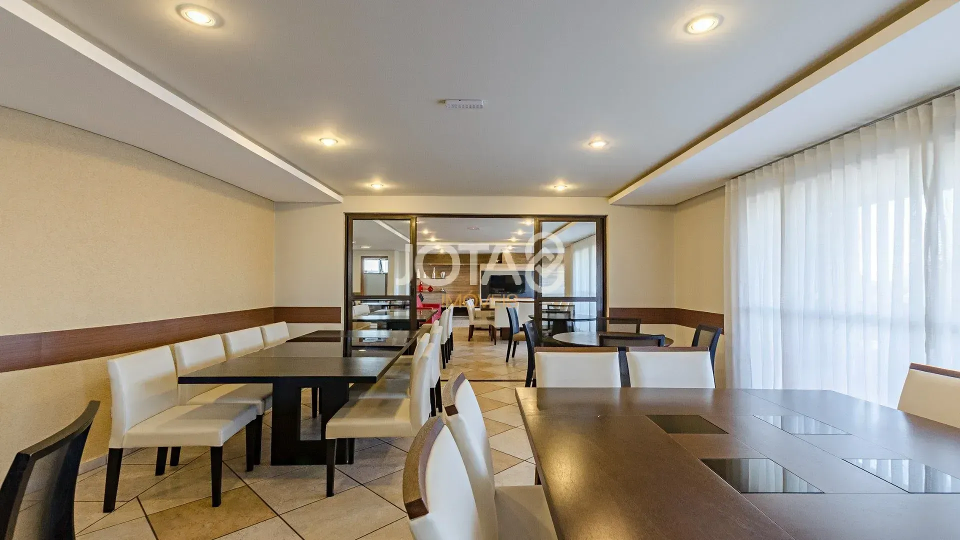 249 m² rental apartment with 3 bedrooms and a suite — photo 24