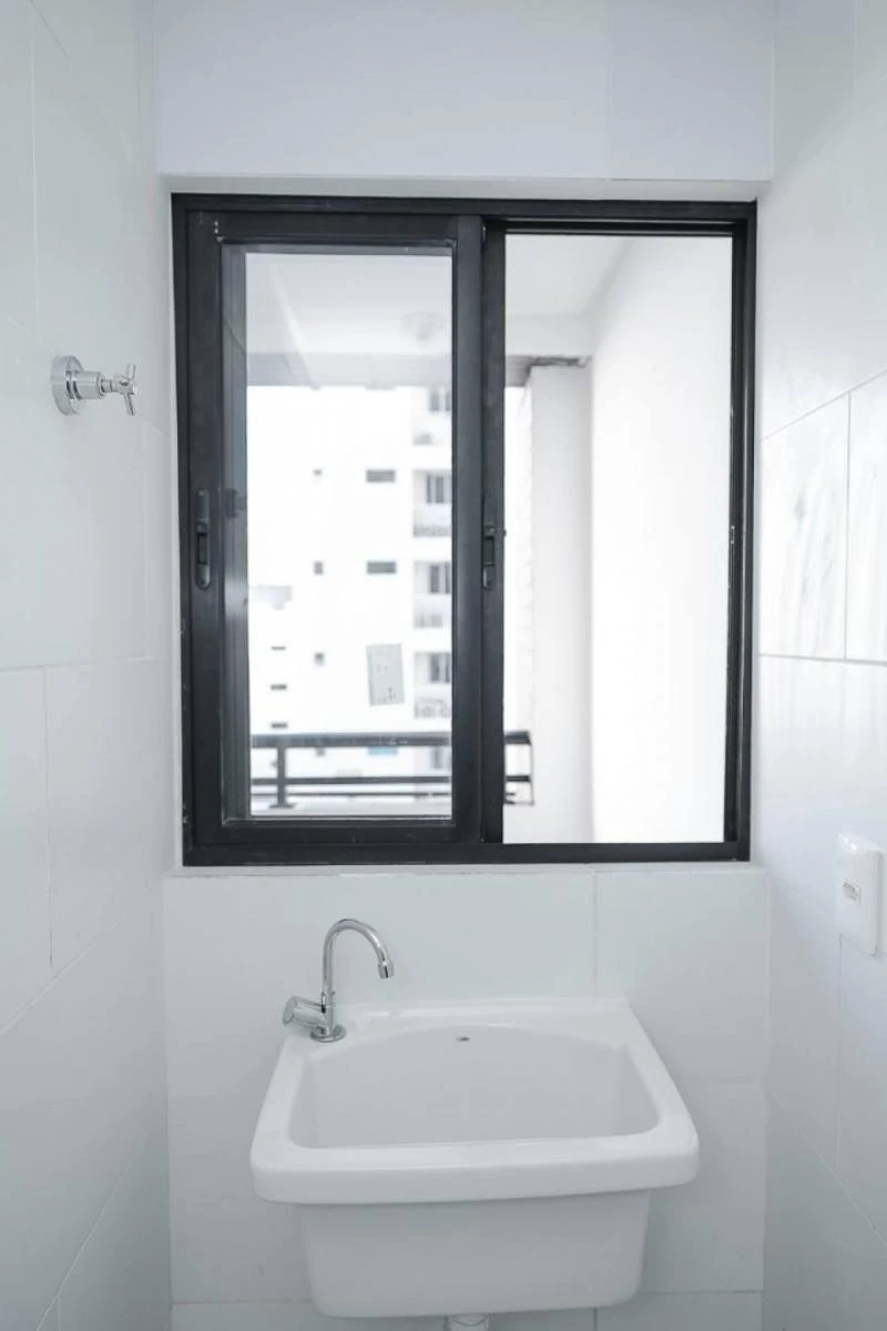 3-bedroom apartment in a building with a pool — photo 4