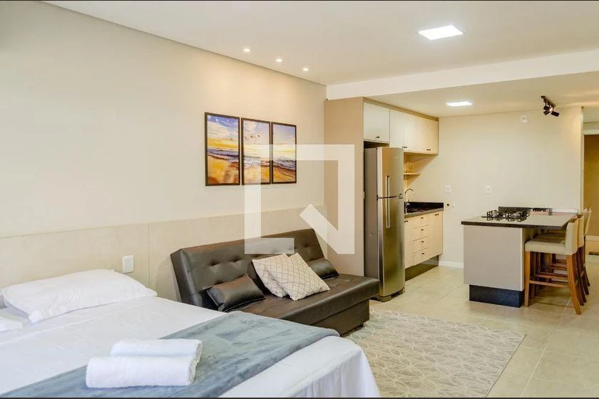 Furnished studio kitnet with kitchen-dining open plan — photo 7