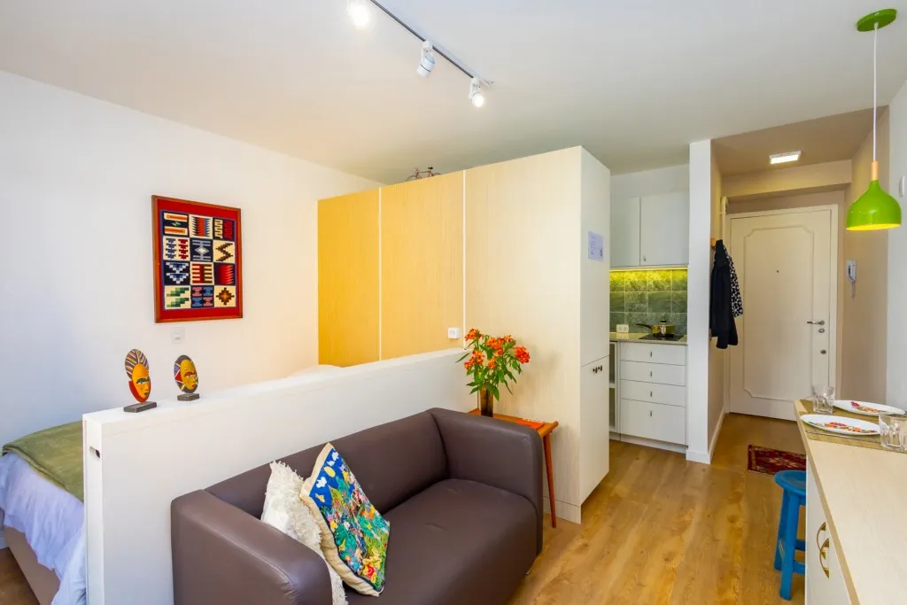 Furnished 31 m² studio with open-plan kitchen — photo 3