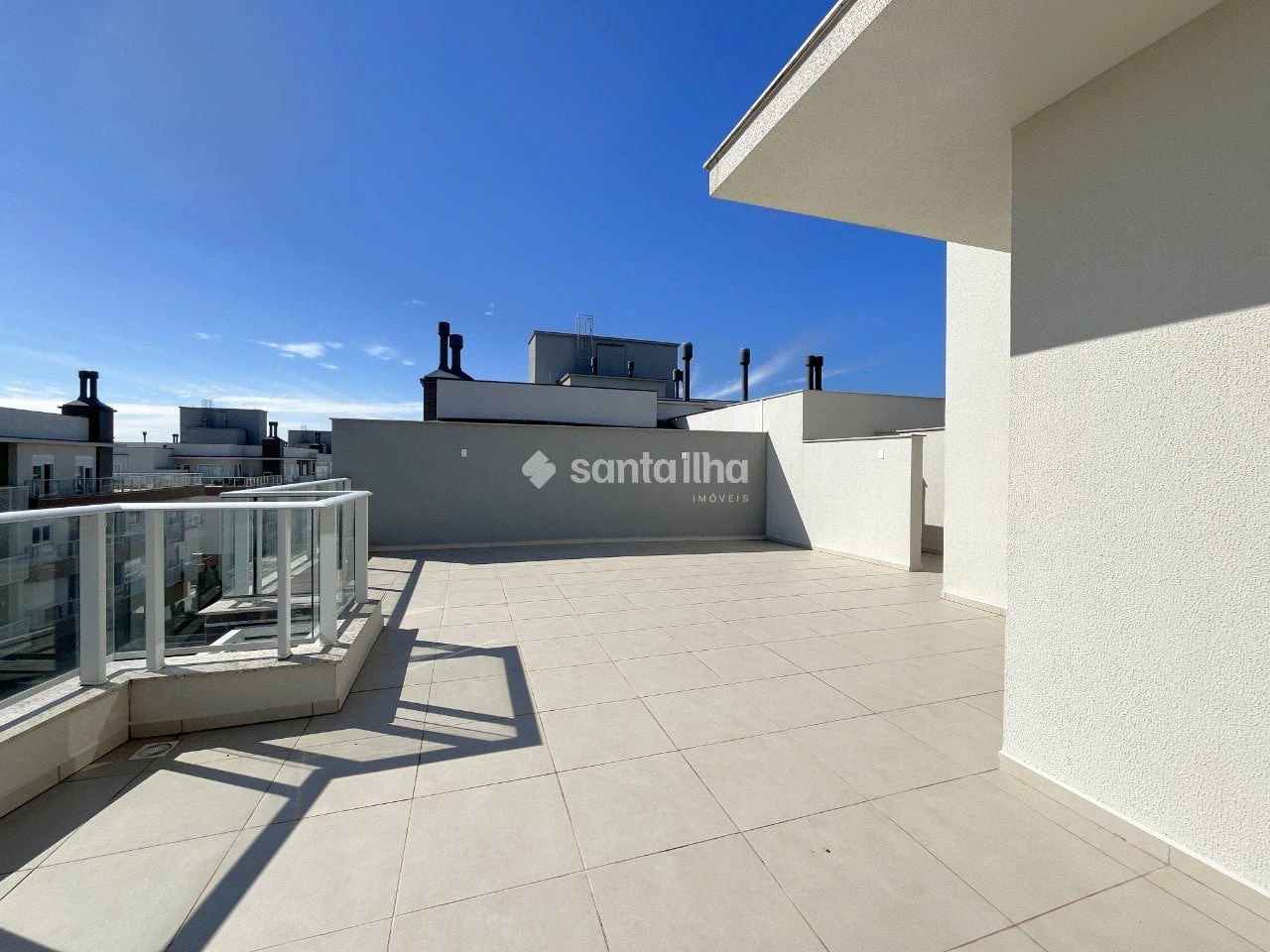 Вид на воду та 3 спальні: квартира 192 м² — photo 30