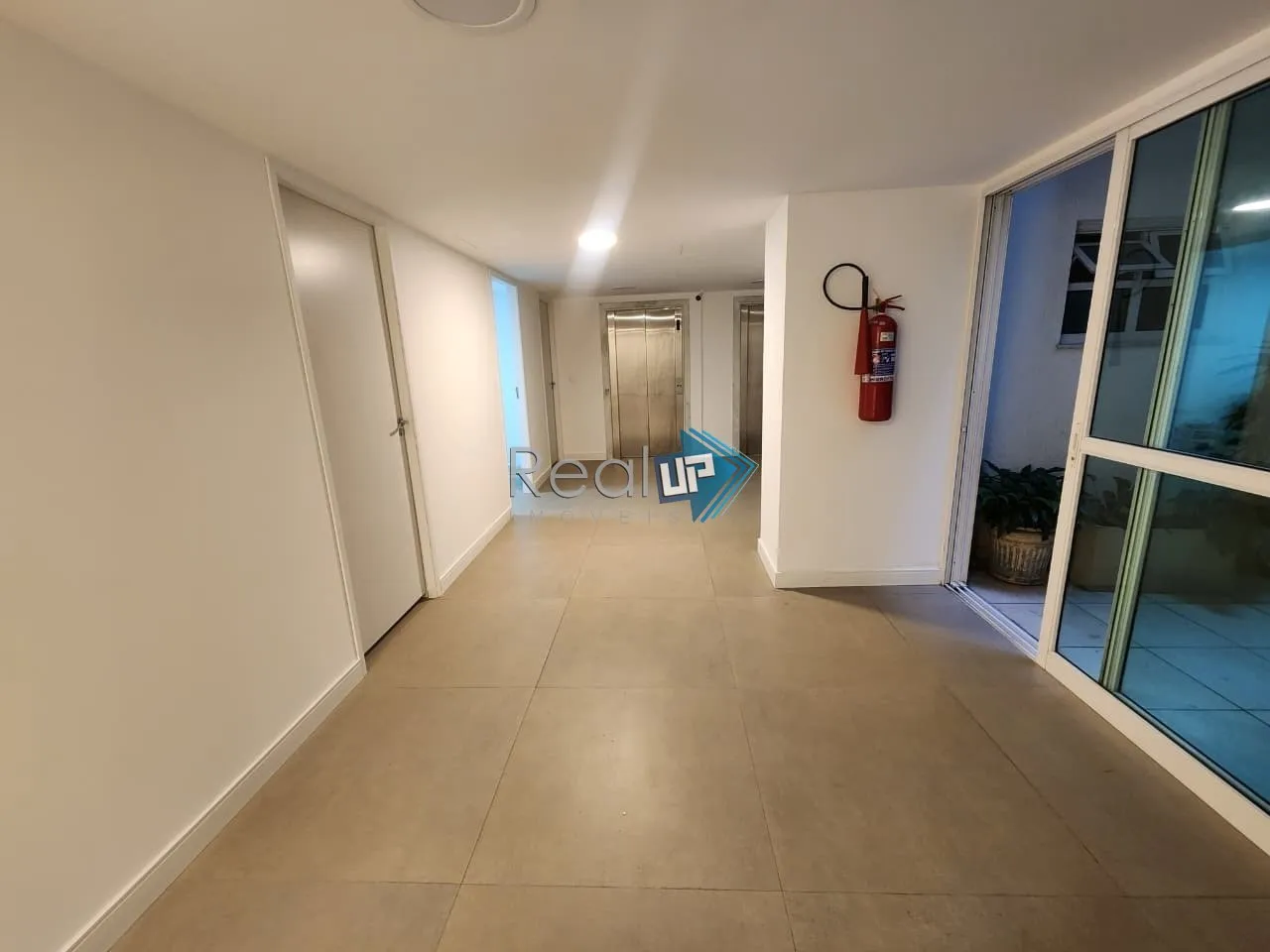 4-bedroom apartment with 227 m² and 3 parking spaces — photo 61
