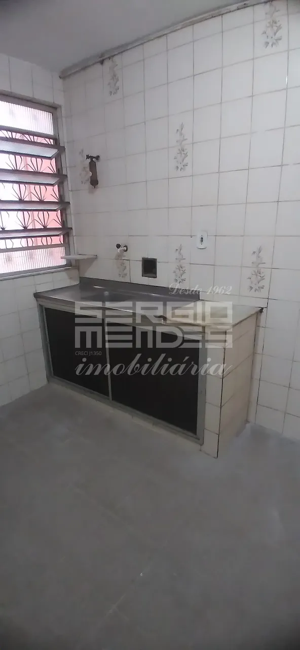 Unfurnished 3-bedroom apartment with a separate kitchen — photo 2