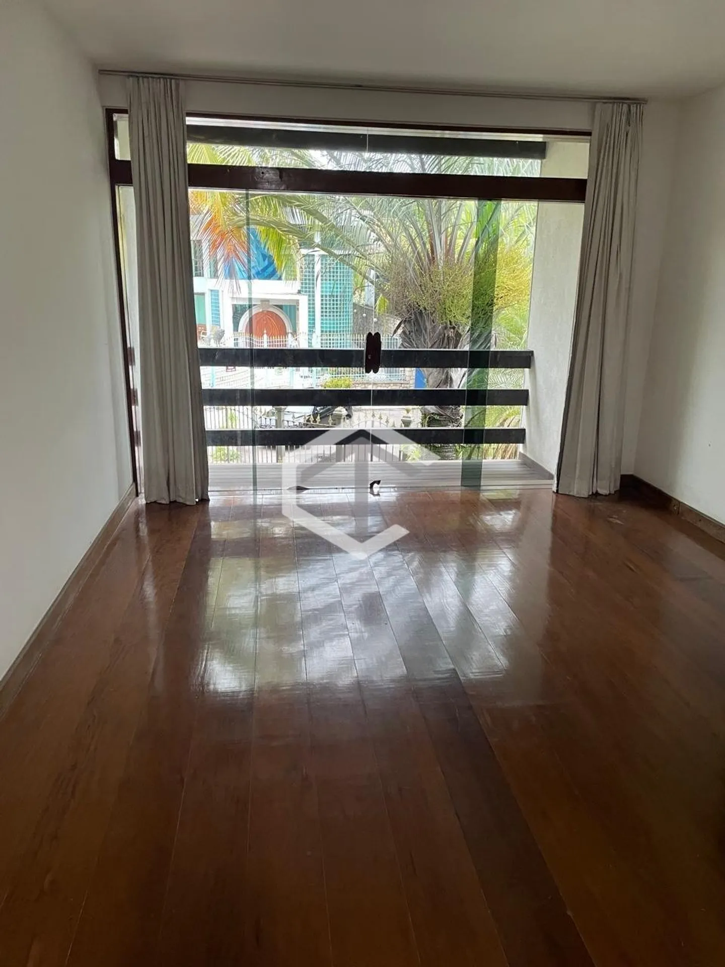 Casa com 5 suítes e 7 banheiros, 6 vagas — photo 33