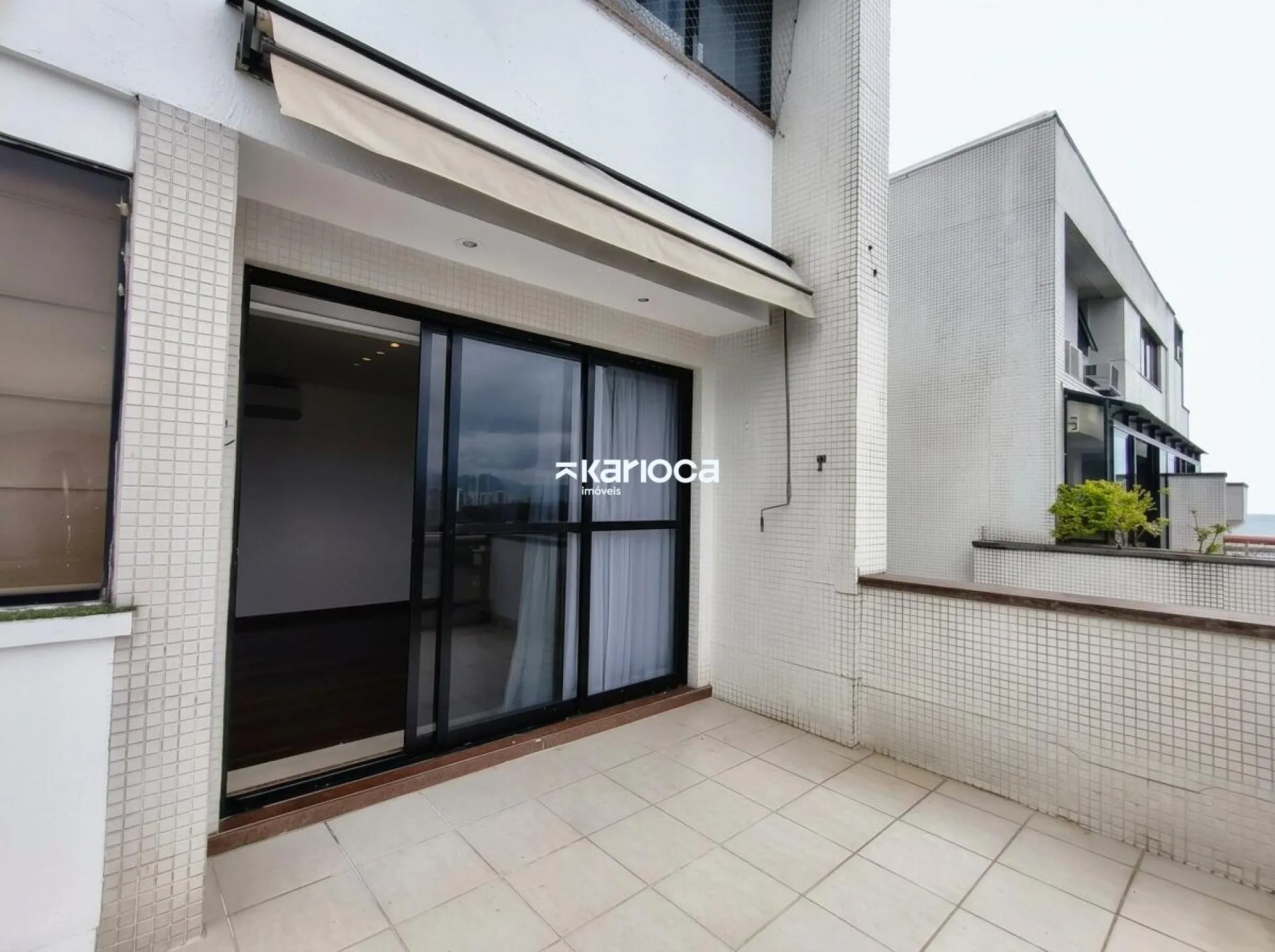 Duplex penthouse with 2 en-suite bedrooms and floor-to-ceiling windows — photo 12