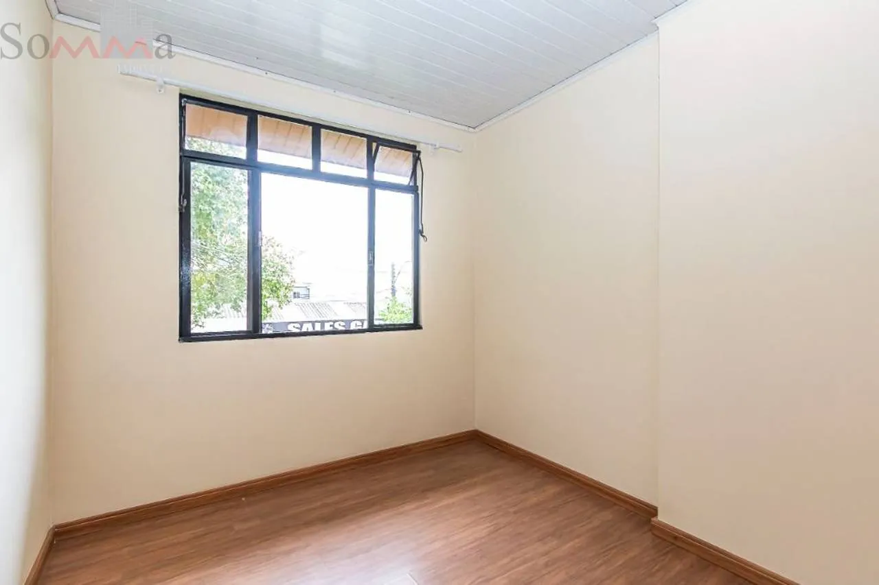 2-bedroom apartment with wood or laminate floors — photo 9