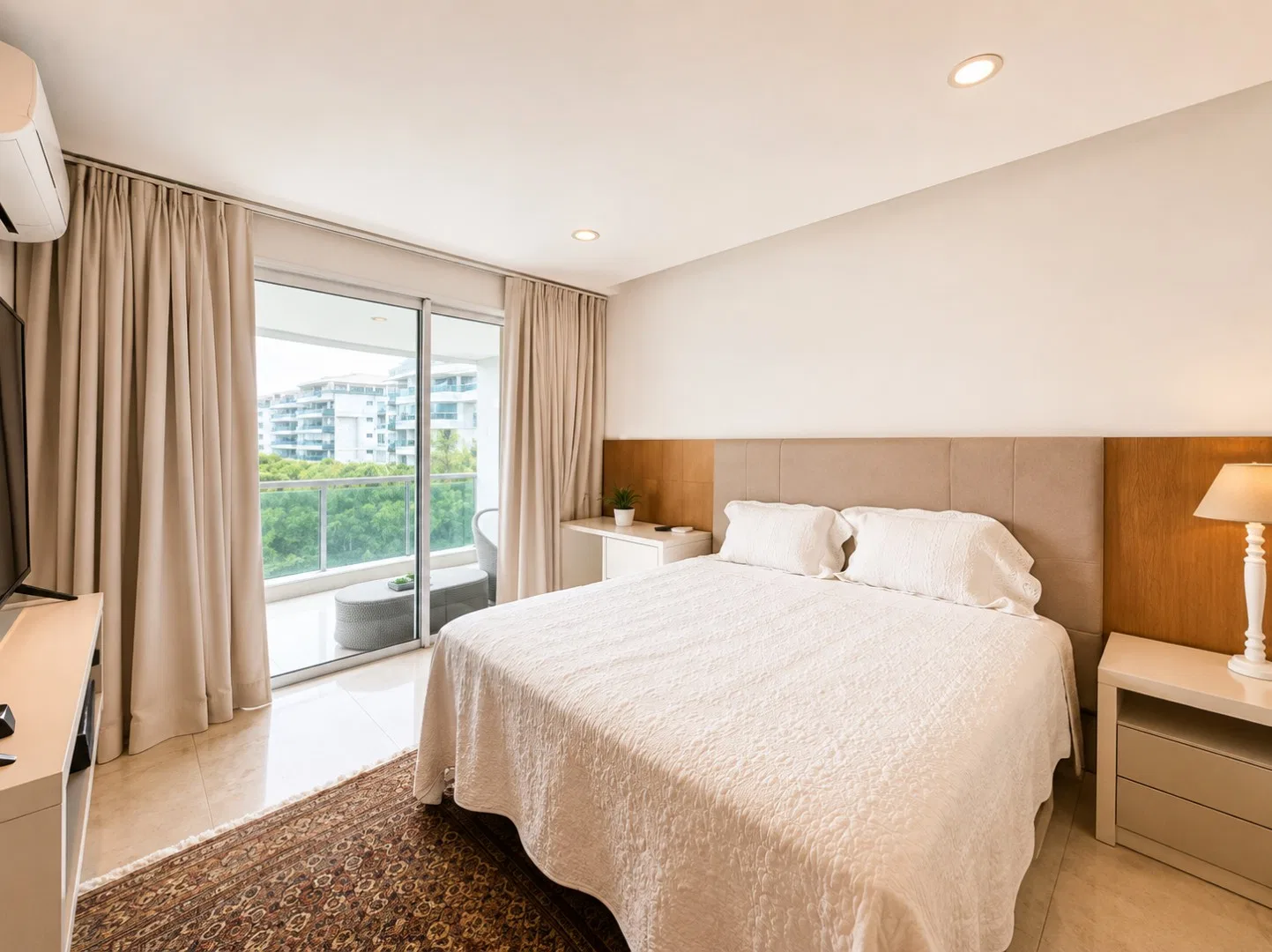 Rental apartment with 4 en-suite bedrooms and 282 m² — photo 13