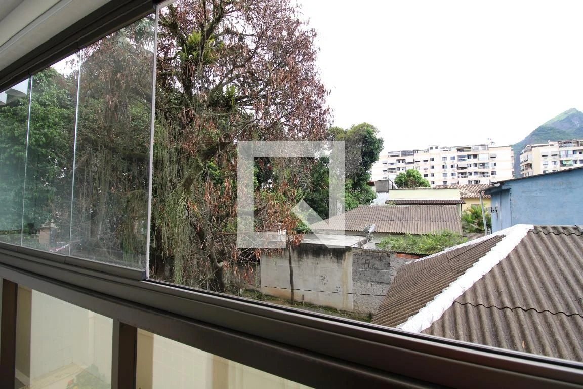 Furnished 2-bedroom apartment with glass balcony — photo 41