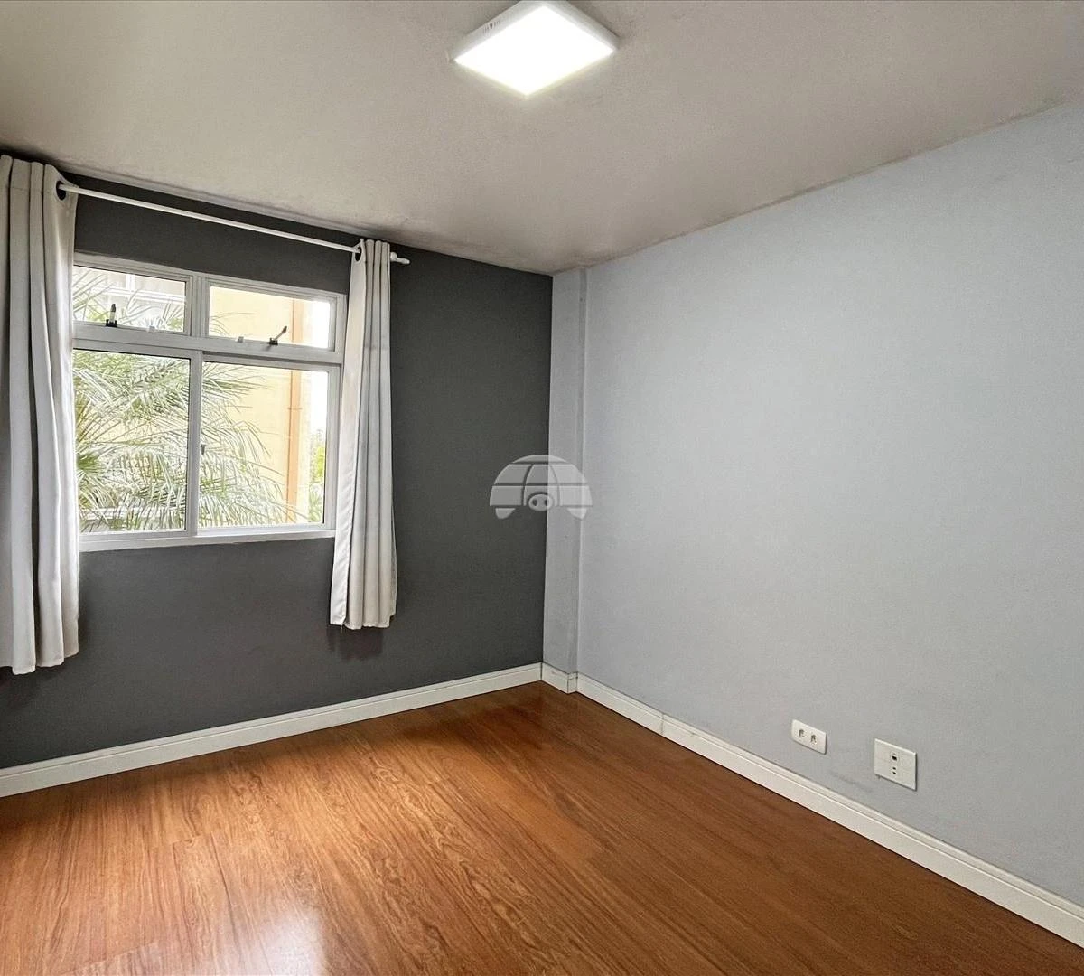 Apartamento com piso de madeira ou laminado, Campo Comprido — photo 11