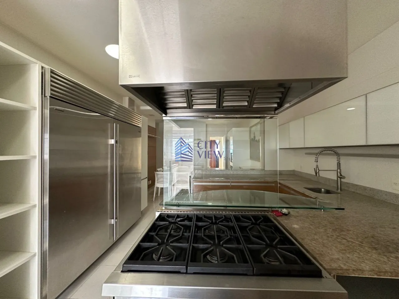Furnished apartment with 4 bedrooms and 400 m² — photo 18