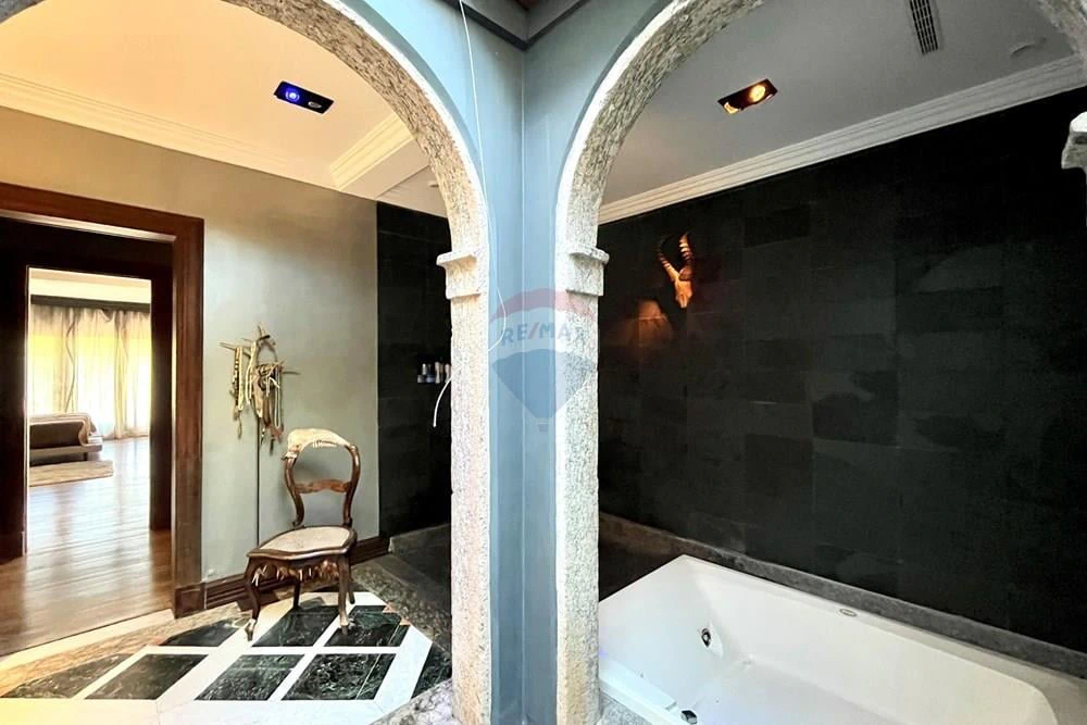 Будинок 1300 м² з 5 спальнями та 10 паркувань — photo 11