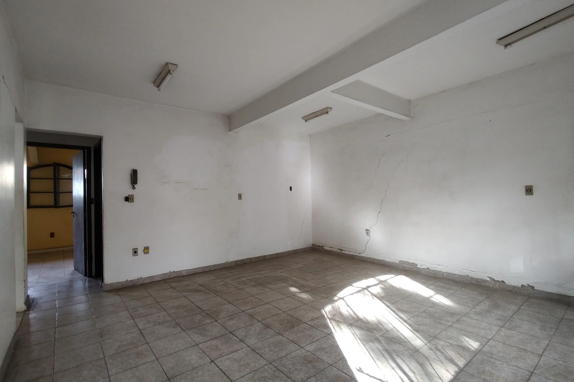 Unfurnished house with 4 bedrooms and private garden — photo 33