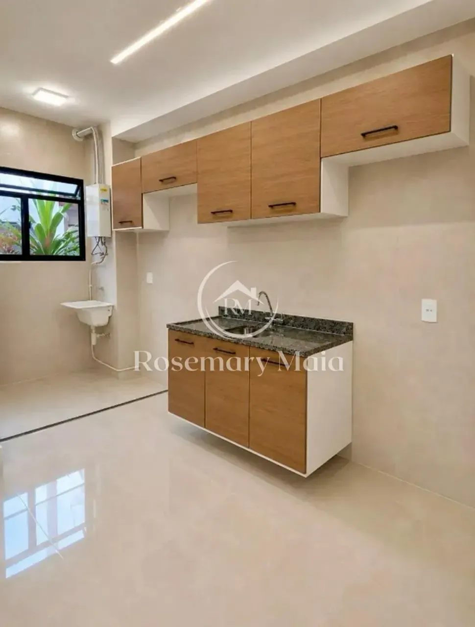 2-bedroom apartment with 1 parking space and 1 bath — photo 2