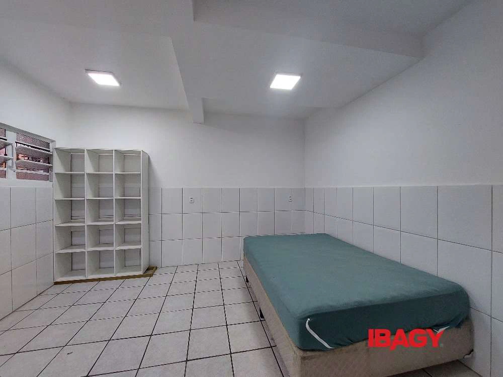 Unfurnished kitnet with laundry area and 1 bathroom, 47 m² — photo 2