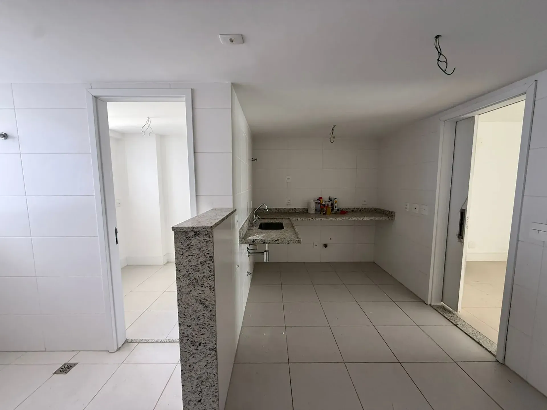 Apartment with balcony, 3 bedrooms and 2 parking spots — photo 22