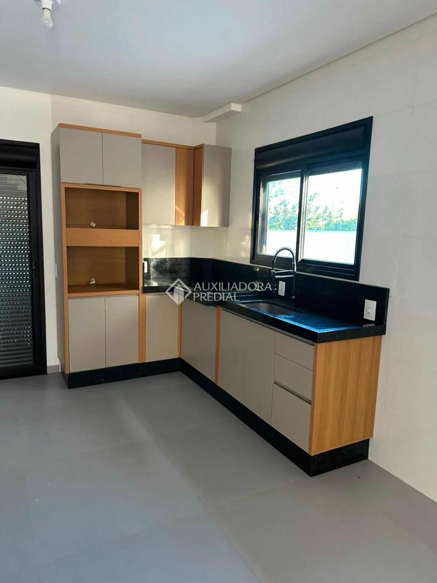 House with open-plan kitchen and 3 en-suite bedrooms — photo 2