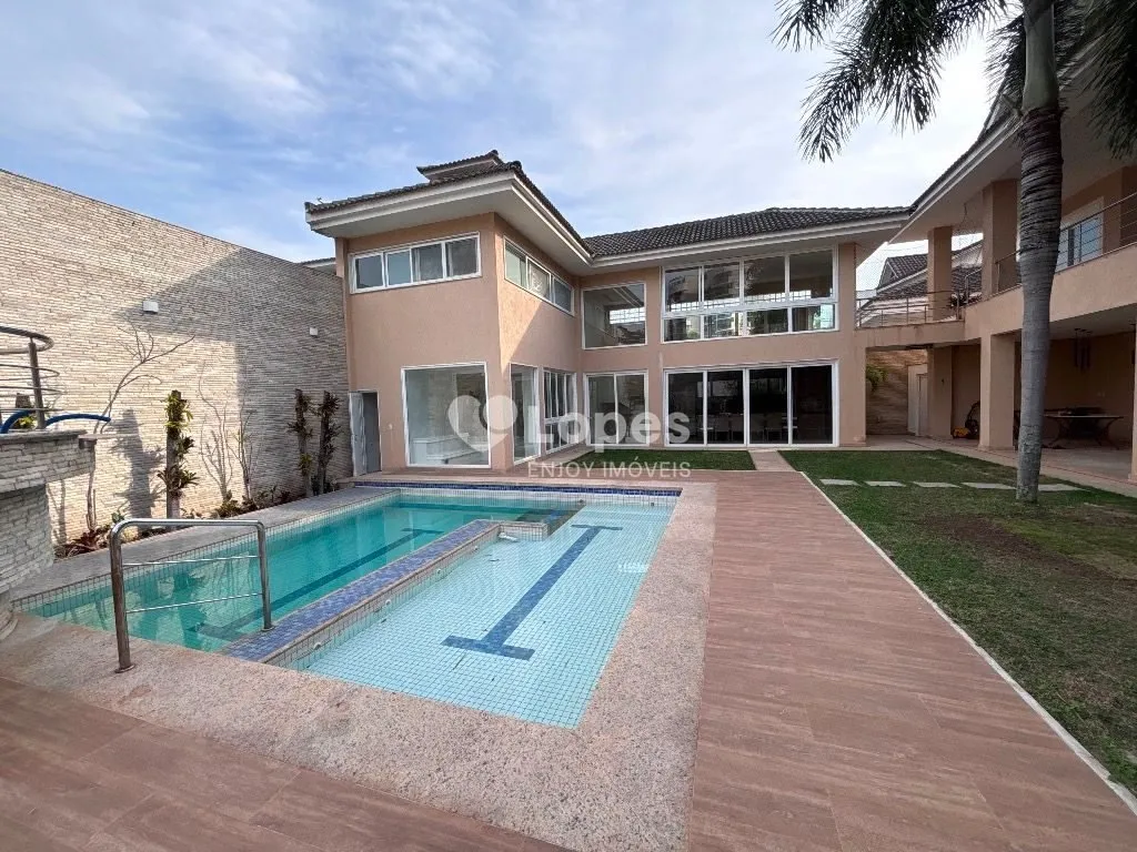 Unfurnished house with 7 bedrooms and 10 bathrooms — photo 31
