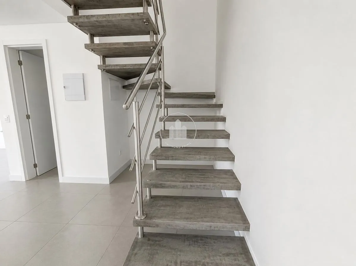 Duplex apartment with 1 en-suite and terrace — photo 27