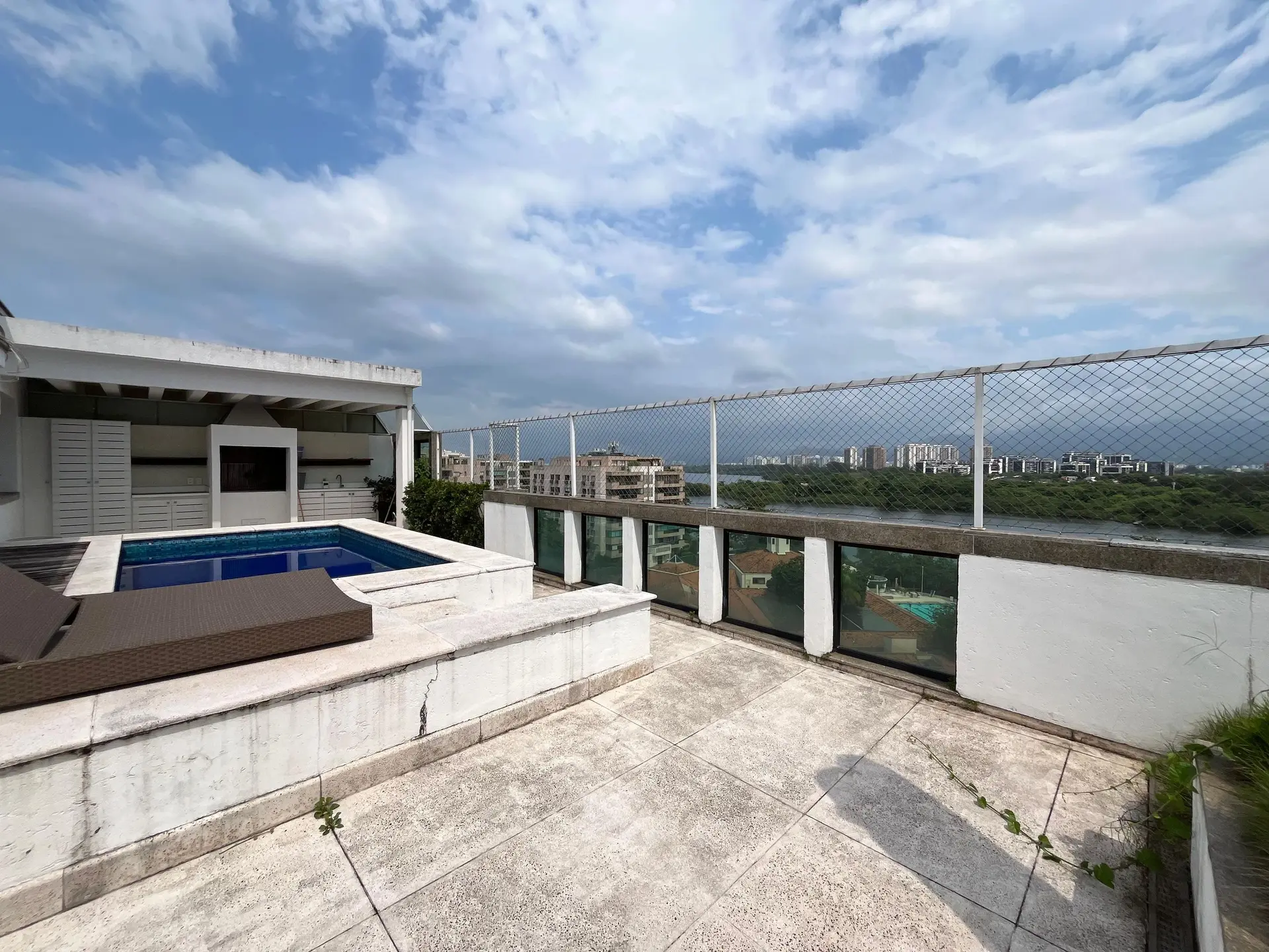 4-bedroom apartment with a water view — photo 44