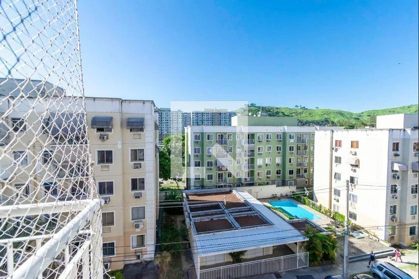 2-bedroom apartment in a building with a pool — photo 7