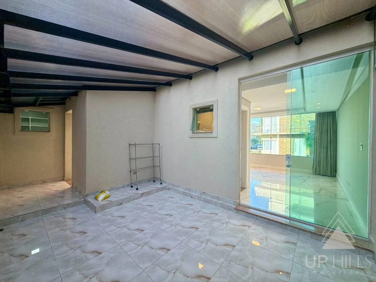 Casa com 3 suítes e cozinha aberta com fogão a gás — photo 43