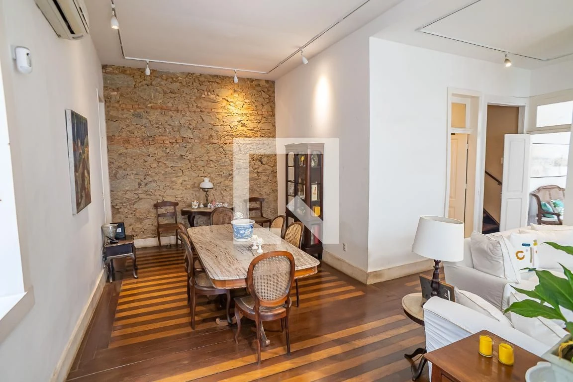 Furnished house, 300 m², with floor-to-ceiling windows — photo 37